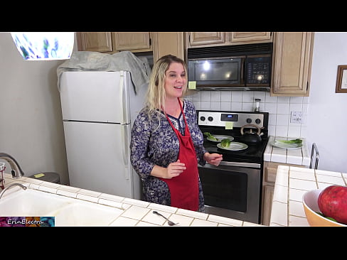 ❤️ Belle-mère qui le traie dans la cuisine avant son rendez-vous. ❤️❌ Porno de qualité at us ☑