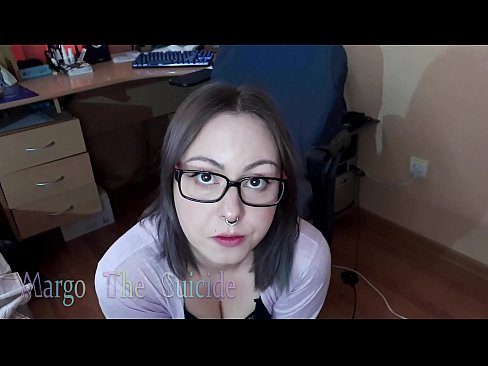 ❤️ Une fille sexy avec des lunettes suce profondément un gode devant la caméra ❤️❌ Porno de qualité at us ☑
