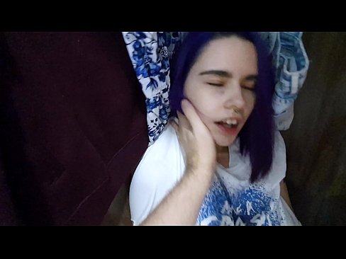 ❤️ J'ai trouvé ma soeur dans le placard et je l'ai aidée à jouir. ❤️❌ Porno de qualité at us ☑