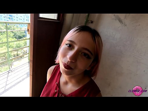 ❤️ Une étudiante sensuelle suce un étranger dans l'Outback - sperme sur son visage ❤️❌ Porno de qualité at us ☑